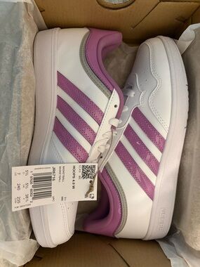 adidas Women’s White and Lavender 4.0 Hoops Sneakers